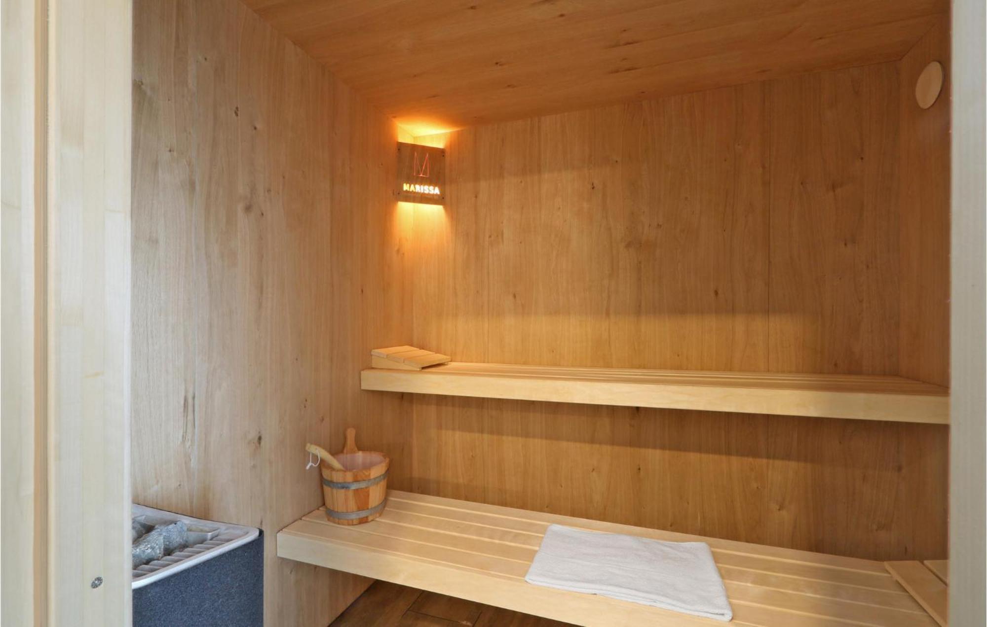 Cozy Home In Lembruch-Duemmer See With Sauna Eksteriør bilde